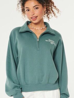 Hollister women’s 1/4 Zip Sweatshirt in Green